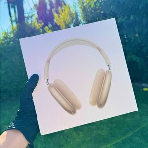Starlight Apple Airpods Max’s